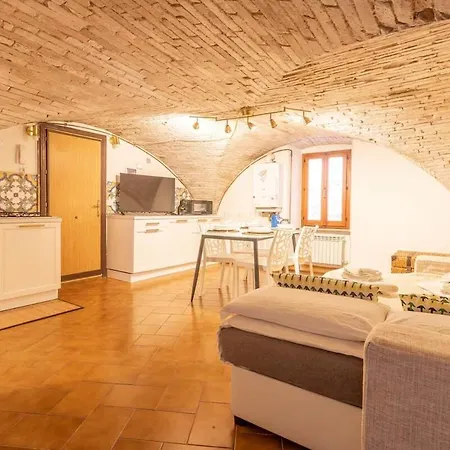Viola - Historic Brick Vaults In Artists District * Perugia